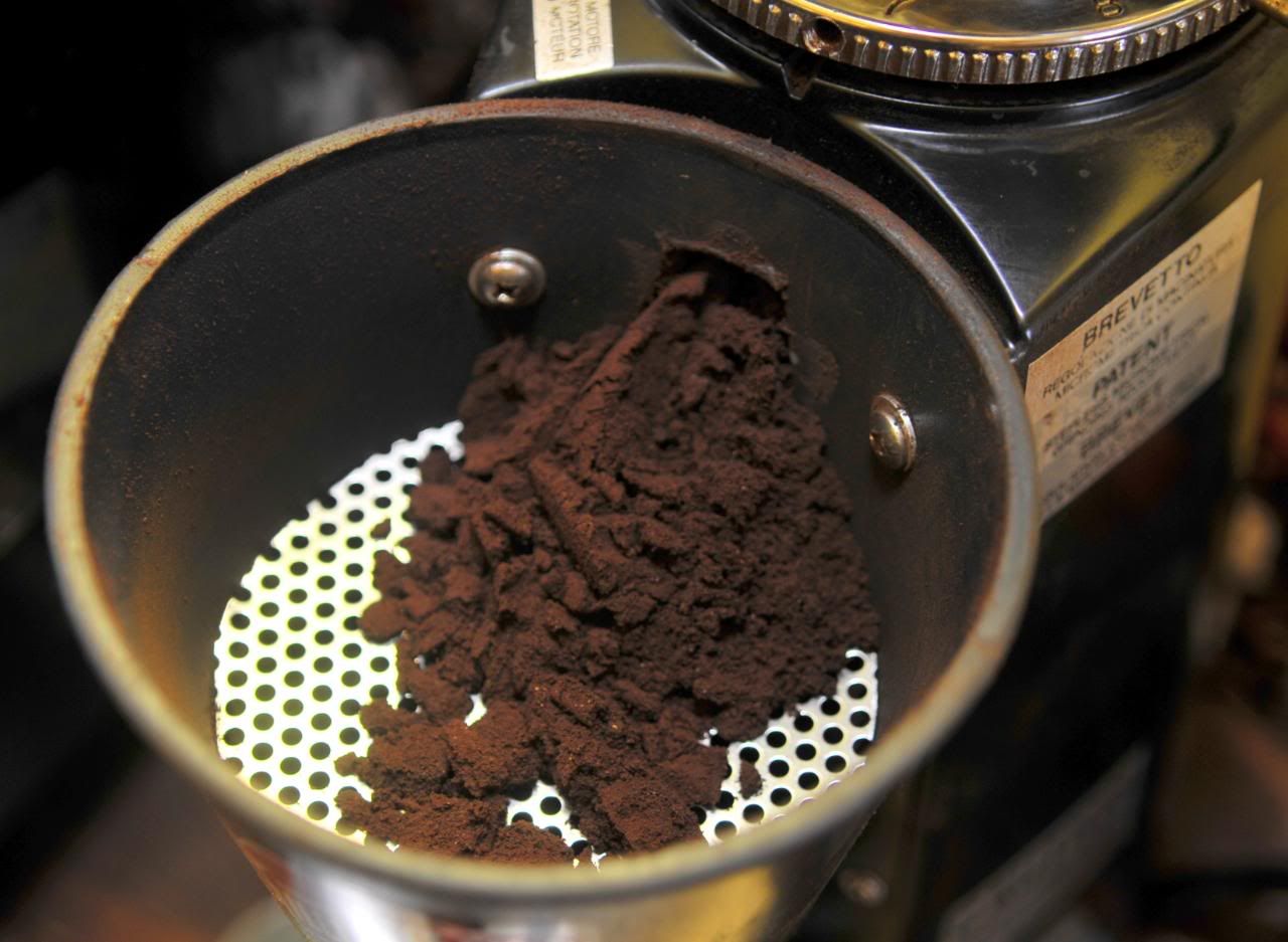 10 steps making an espresso in photos